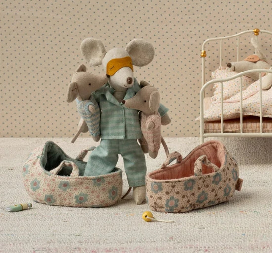 Bébé souris couffin rose Maileg