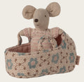 Bébé souris couffin rose Maileg
