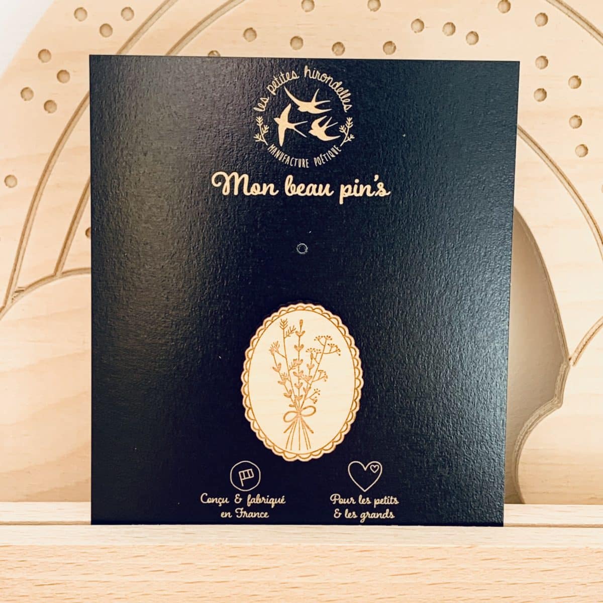 Pin's en bois Les petites hirondelles