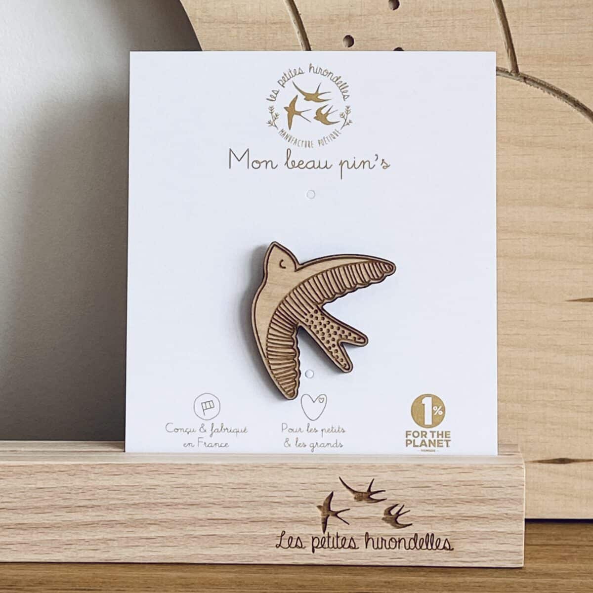 Pin's en bois Les petites hirondelles